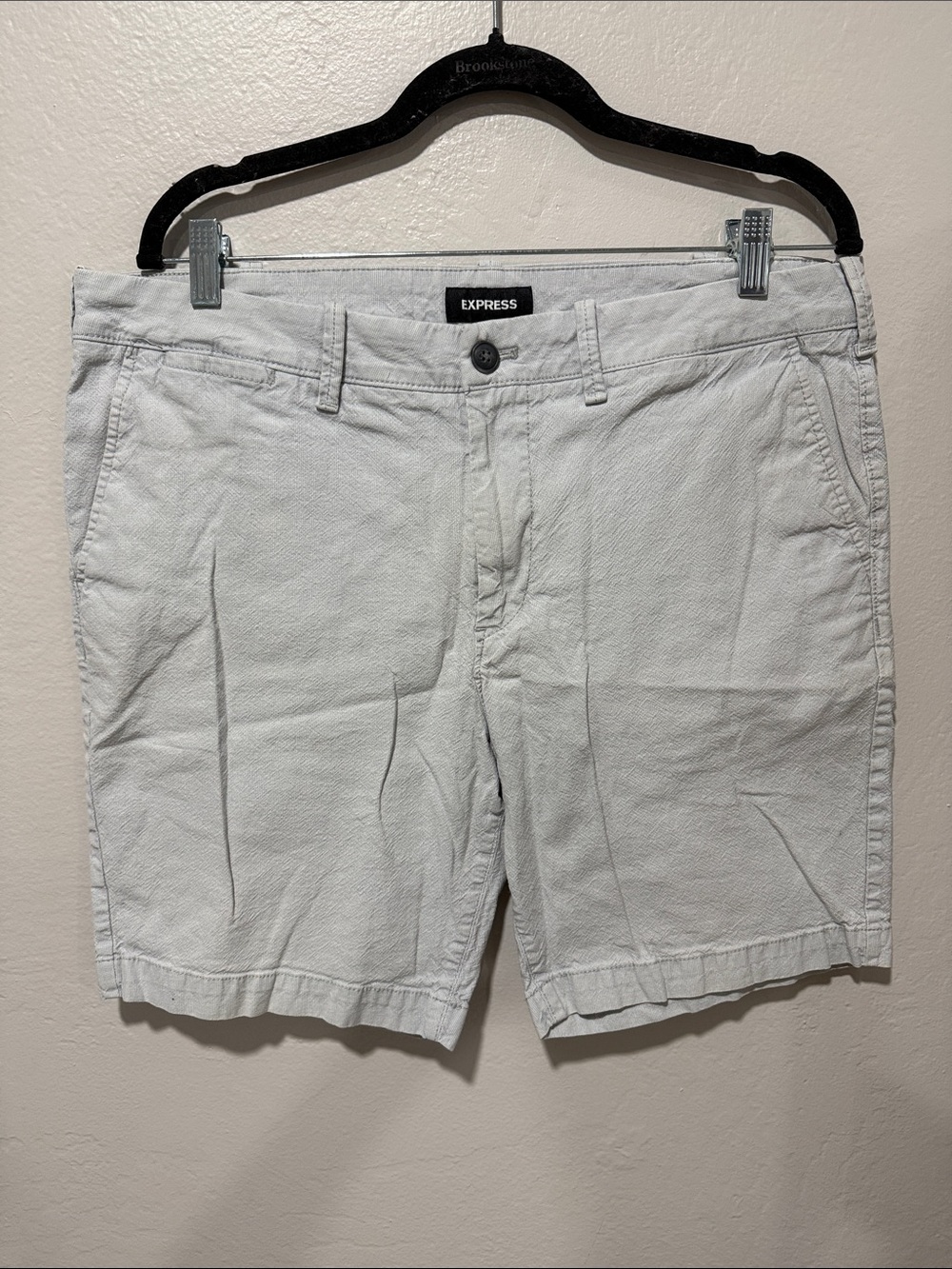 Express Men’s Light Gray Flat Front Shorts